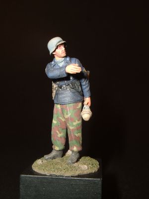 S2KW057 - U boat man with panzerfaust